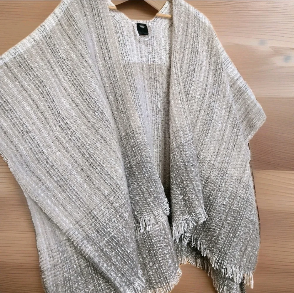 Cejon Graduated Neutral Knit Poncho  Cozy Quiet Luxury Fringed Southwest Boho - Picture 2 of 7